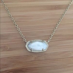 Mint condition simple Kendra Scott necklace